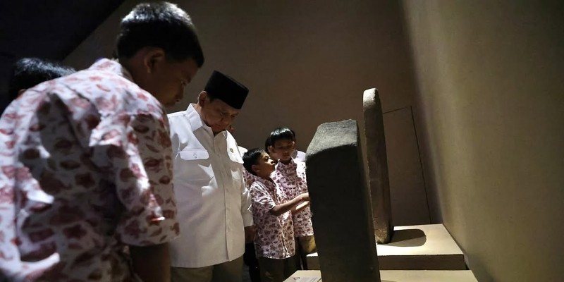 Momen Prabowo Jelajahi Museum Nasional Bersama Anak-anak Sekolah
