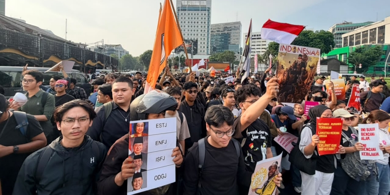 Pendemo di Tugu Tani Suarakan 5 Tuntutan, dari Karhutla hingga Korupsi