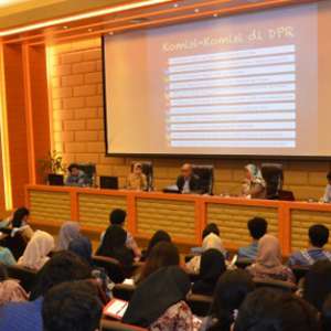 BK Jabarkan Fungsi Dan Tugas DPR Ke Mahasiswa