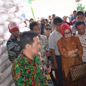 Komisi IV Sayangkan Gudang Pupuk Sriwijaya Lembab Dan Basah