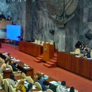 Hanya Seorang Menteri Hadiri Rapat Gabungan Di DPR