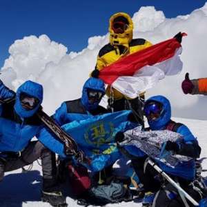 Kado Terindah Bagi Bangsa Indonesia Datang Dari Puncak Elbrus Rusia