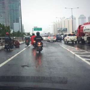 Ketua DPR Dukung Pembukaan Jalur Sepeda Motor Di Tol Bandung Dan Medan