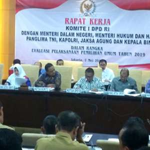 Komite I DPD Beri Penghormatan Kepada Petugas KPPS Yang Meninggal