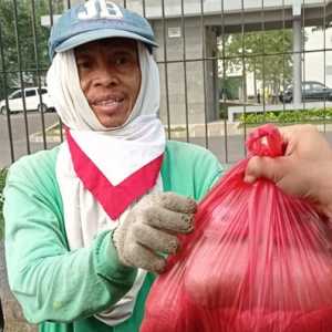 Penyaluran bantuan sosial kepada masyarakat pekerja nonformal di Jakarta oleh IOF Jakarta/Ist