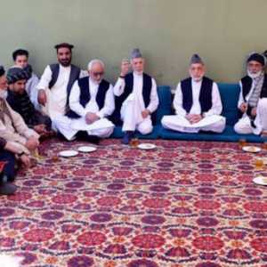 Mantan Presiden Afghanistan Hamid Karzai dan Ketua Dewan Tinggi Rekonsiliasi Nasional, Dr. Abdullah Abdullah menggelar pertemuan dengan sejumlah pihak di Kabul/Twitter