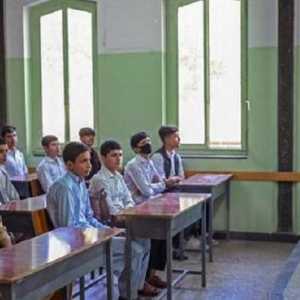 Siswa dan guru laki-laki di Afghanistan diizinkan kembali melanjutkan aktivitas di sekolah pada 18 September 2021/AFP