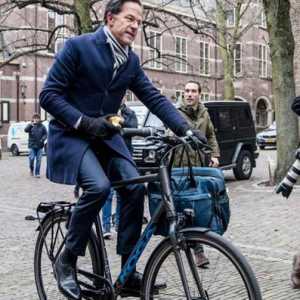 Perdana Menteri Belanda Mark Rutte senang bersepeda ke tempat kerjanya/Net
