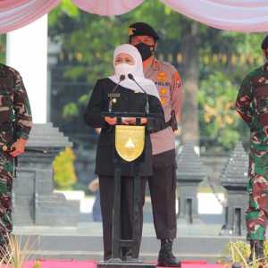 Gubernur Jawa Timur Khofifah saat pimpin apel pasukan penanggulangan bencana Jawa Timur tahun 2021/Ist
