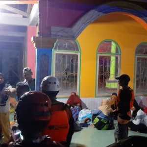 Warga korban banjir di Palopo, Sulawesi Selatan mengungsi ke Masjid Nurul Ikhlas/Net
