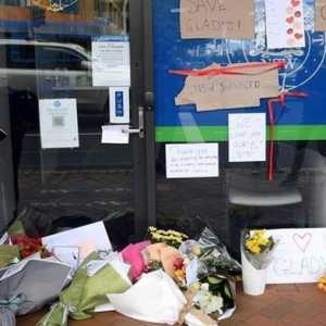 Para simpatisan meletakkan bunga dan pesan dukungan di kantor pemilih Gladys Berejiklian pada Jumat 1 Oktober 2021/Net