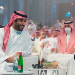 Putra Mahkota Saudi Mohammed bin Salman berbicara dengan Presiden Armenia Armen Sarkissian selama forum Inisiatif Investasi Masa Depan di Riyadh, 26 Oktober 2021/Net