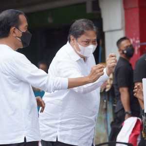 Presiden Republik Indonesia, Joko Widodo bersama Menko Perekonomian Airlangga Hartarto/RMOL