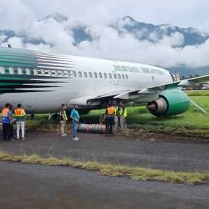 Pesawat kargo Jayawijaya Dirgantara tergelincir di Bandara Sentani, Jayapura, Papua, Jumat pagi, 22 Oktober/Ist