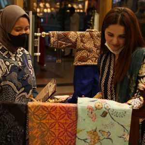 Pameran batik di Batik Studo, Centaurus Mall yang digelar KBRI Islamabad, Pakistan/Ist