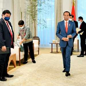 Presiden Joko Widodo saat bertemu Putra Mahkota Abu Dhabi/Wakil Panglima Tertinggi Angkatan Bersenjata PEA, Y.M. Mohammed Bin Zayed Al Nahyan di Istana Al-Shatie/Ist