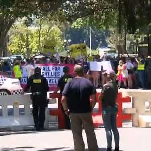 Ribuan warga Australia memadati jalan-jalan di sejumlah wilayah termasuk Melbourne, Sydney, Adelaide, dan Brisbane, pada Sabtu 20 November 2021/Net