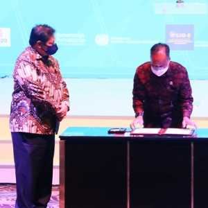 Airlangga Hartarto saat hadiri acara Regional Conference on industrial Development di Jakarta, Rabu (10/11)
