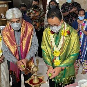 Gubernur DKI Jakarta, Anies Baswedan menghadiri perayaan Diwali 2021 di rumah Tokoh Hindu Indonesia, DR As Kobalen/Ist