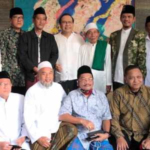 DR. Rizal Ramli bersama ulama kultural NU yang mendirikan Komite Khittah NU 1926./Ist