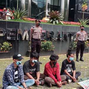 Aliansi Mahasiswa Merdeka saat menggelar aksi di KPK/Net