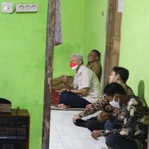 Blusukan, Gubernur Jateng Tinjau Langsung Program Renovasi Rumah Warga