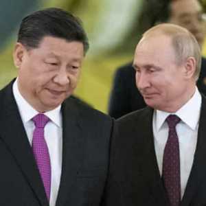 Presiden China Xi Jinping dan Presiden Rusia Vladimir Putin, berfoto di Moskow pada Juni 2019/Net