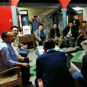 Tokoh senior DR. Rizal Ramli saat bersilaturahmi dengan mantan Walikota Tasikmalaya Syarif Hidayat dan aktivis mahasiswa/Ist