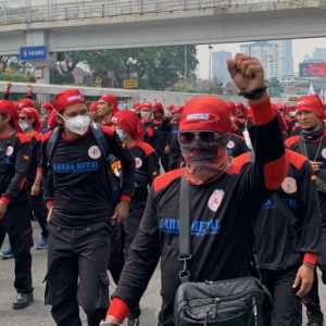 Ribuan buruh mulai berdatangan di depan Gedung DPR RI, Jakarta untuk menggelar demonstrasi, Sabtu, 14 Mei 2022/RMOL