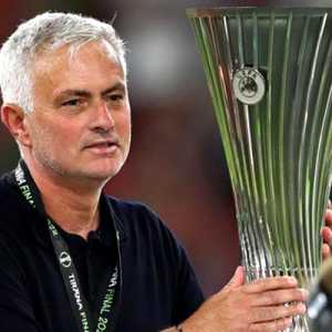 Antarkan Roma Menangkan Liga Konferensi Eropa, Jose Mourinho Torehkan Rekor Langka