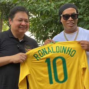 Jersey Kuning dari Ronaldinho