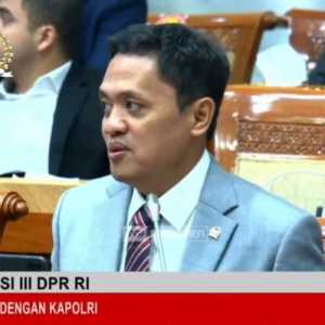 Anggota Komisi III DPR RI Habiburokhman saat RDP dengan Kapolri/Repro