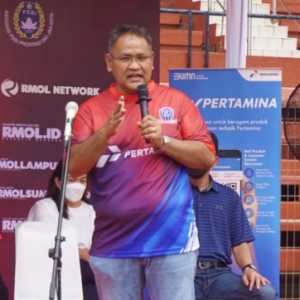 CEO RMOL Network, Teguh Santosa saat memberi sambutan dalam kick off Liga RMOL di Lapangan Sepak Bola Soemantri Brodjonegoro, Jakarta Selatan/RMOL