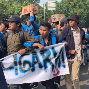 Ribuan mahasiswa unjuk rasa menolak kenaikan harga BBM/RMOL