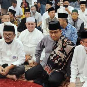 Gubernur DKI Jakarta Anies Baswedan saat meresmikan Masjid At Tabayyun di Perumahan Taman Villa Meruya/Ist