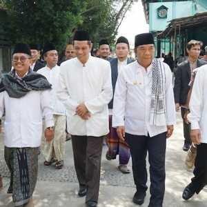 Wakil Ketua KPK Nurul Ghufron (tengah) saat berkunjung ke  ke Pondok Pesantren Al Mubarok dan Daar El Istiqomah pada Sabtu (1/10)/RMOL