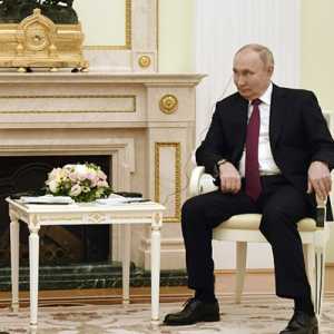 Presiden Kuba Miguel Diaz-Canel Bermudez dan Presiden Rusia Vladimir Putin menghadiri upacara peresmian monumen mendiang pemimpin Kuba Fidel Castro di Moskow, Rusia, 22 November 2022/Net