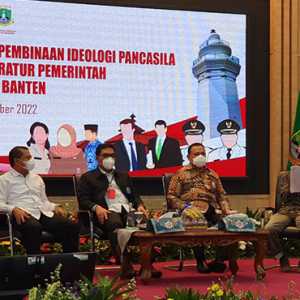 Ketua KPK RI Firli Bahuri (kedua kanan) saat hadir dalam kegiatan Penguatan dan Pembinaan Ideologi Pancasila kepada Aparatur Pemerintah Provinsi (Pemprov) Banten, Senin (14/11)/Ist