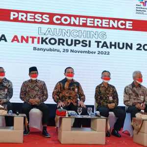Ketua KPK RI Firli Bahuri (tengah) saat launching 10 Desa Antikorupsi di Semarang, Jawa Tengah/Ist