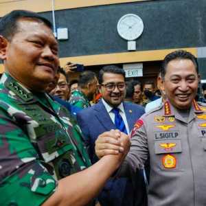 Laksamana Yudo Margono dan Kapolri Jenderal Listyo Sigit Prabowo saat salam komando/RMOL