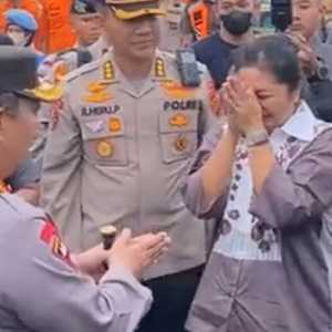 Kapolri Sambut Kedatangan Kapolda Jambi, Tangis Rena Rusdi Hartono Pecah