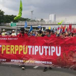Demo buruh menuntut pencabutan Perppu Cipta Kerja di depan Gedung DPR RI/RMOL