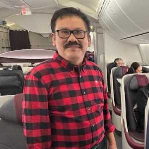 Wartawan senior Ilham Bintang saat berada dalam pesawat/Ist