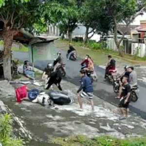 Sekelompok Pemuda Bercadar Serang Kafe di Tuban, Dua Orang Terluka