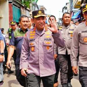 Sapa Pengungsi Kebakaran Plumpang, Kaprolri: Kalau Ada Keluhan, Sampaikan