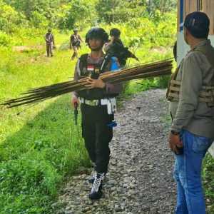 Olah TKP Penembakan Dandim Yahukimo, Busur Panah dan Selongsong Peluru Diamankan