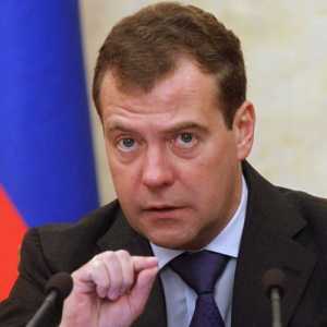 Medvedev Sarankan Rusia Bom ICC dengan Rudal Hipersonik