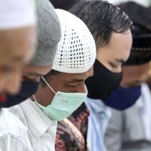 Pandemi Belum Tuntas, Masyarakat Diingatkan Tetap Pakai Masker Saat Shalat Tarawih di Masjid