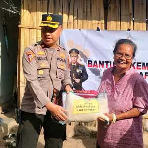 50 Ton Beras dari Kapolri Disalurkan ke Masyarakat Ende dan Maumere