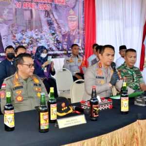 Polres Jakarta Barat Musnahkan 14.039 Botol Miras Selama Bulan Ramadhan
